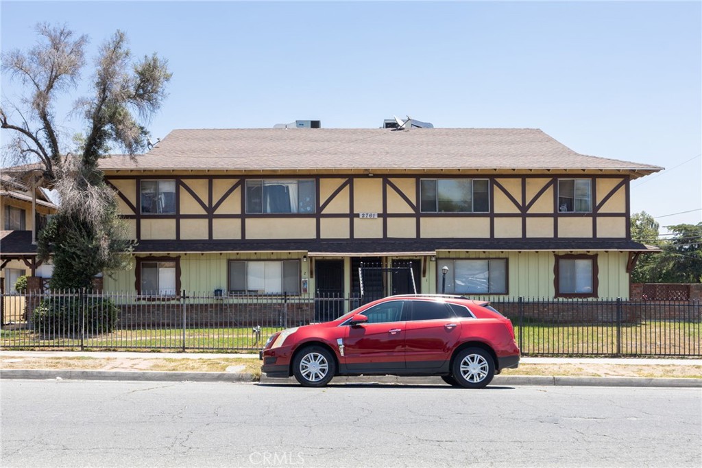 2761 N Golden