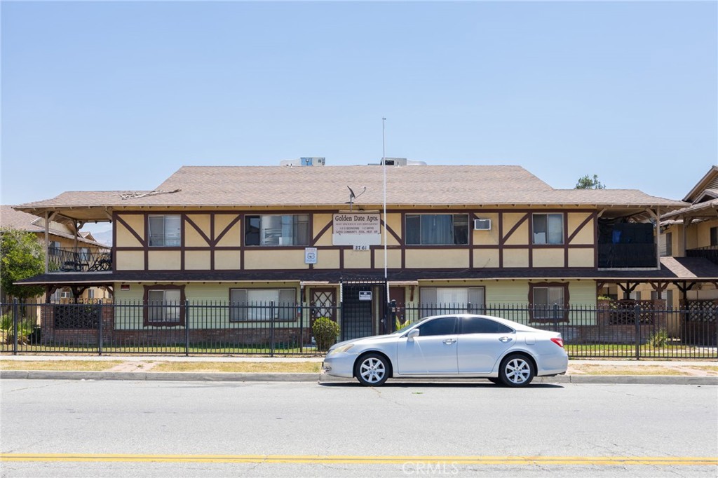 2761 N Golden