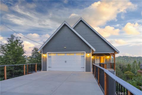 Photo of 851 Madera, Lake Arrowhead, CA 92352 (MLS # IG26122260)