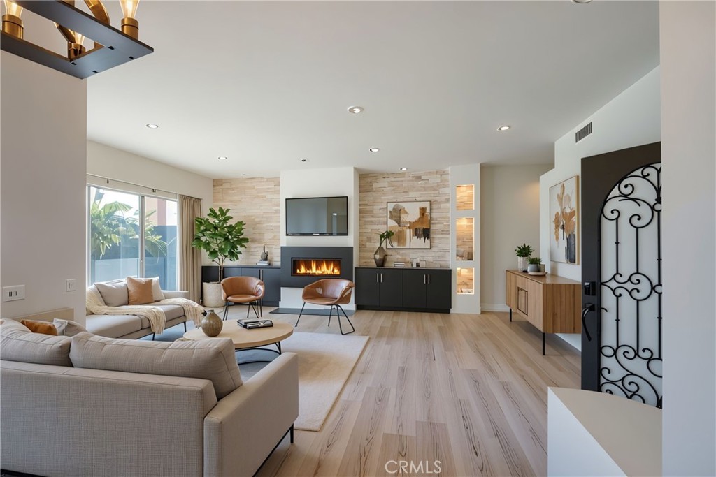 Mission Hills East/Deane Homes (32149) - Residential