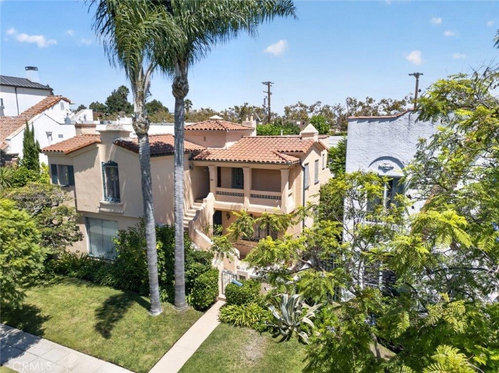 138 N La Peer Drive