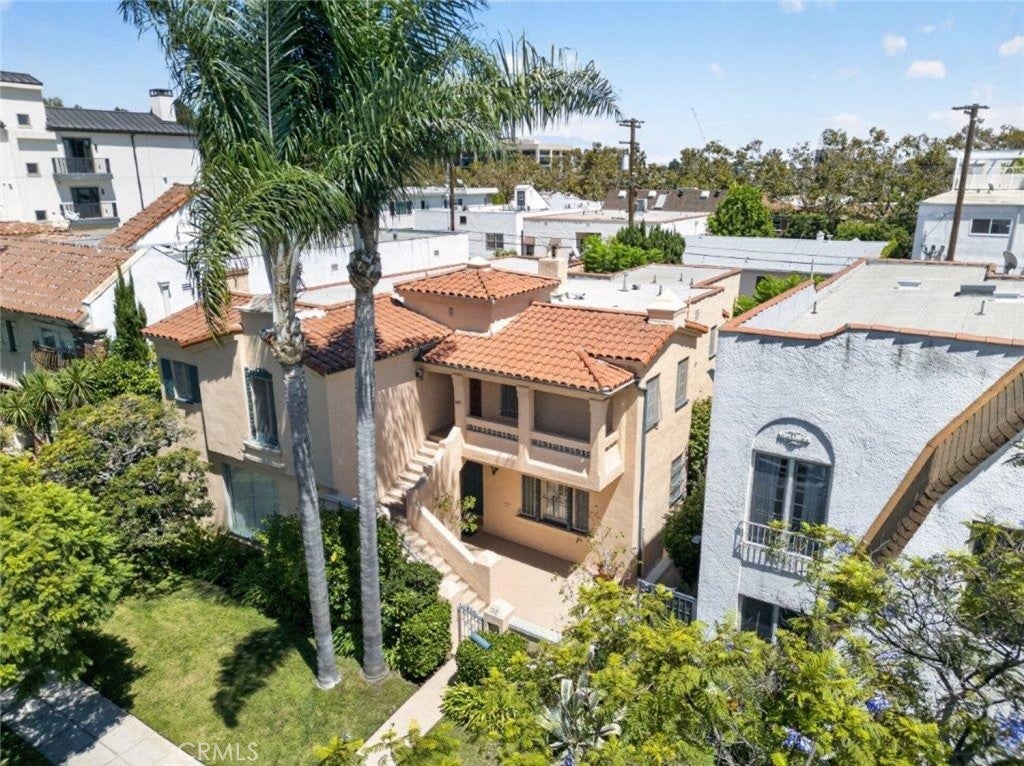 138 N La Peer Drive