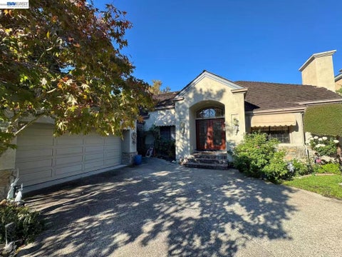 Photo of 3236 Blackhawk Meadow Dr DR, Danville, CA 94506 (MLS # 41150346)