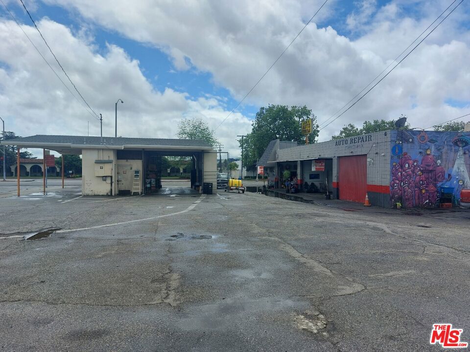 Great opportunity to acquire two lots together, 1207 and 1225 W. Holt Ave. There are drive through market and 3 retail stores. These tow buildings are 3,206 sf (396+2,810) together, The lots are 14,352 sq ft (7,477+6,875) together. The properties are located in high trafficked corridor of Pomona, accessible by 4 freeways with around 24,000 cars per day. Only sell 2 properties together.