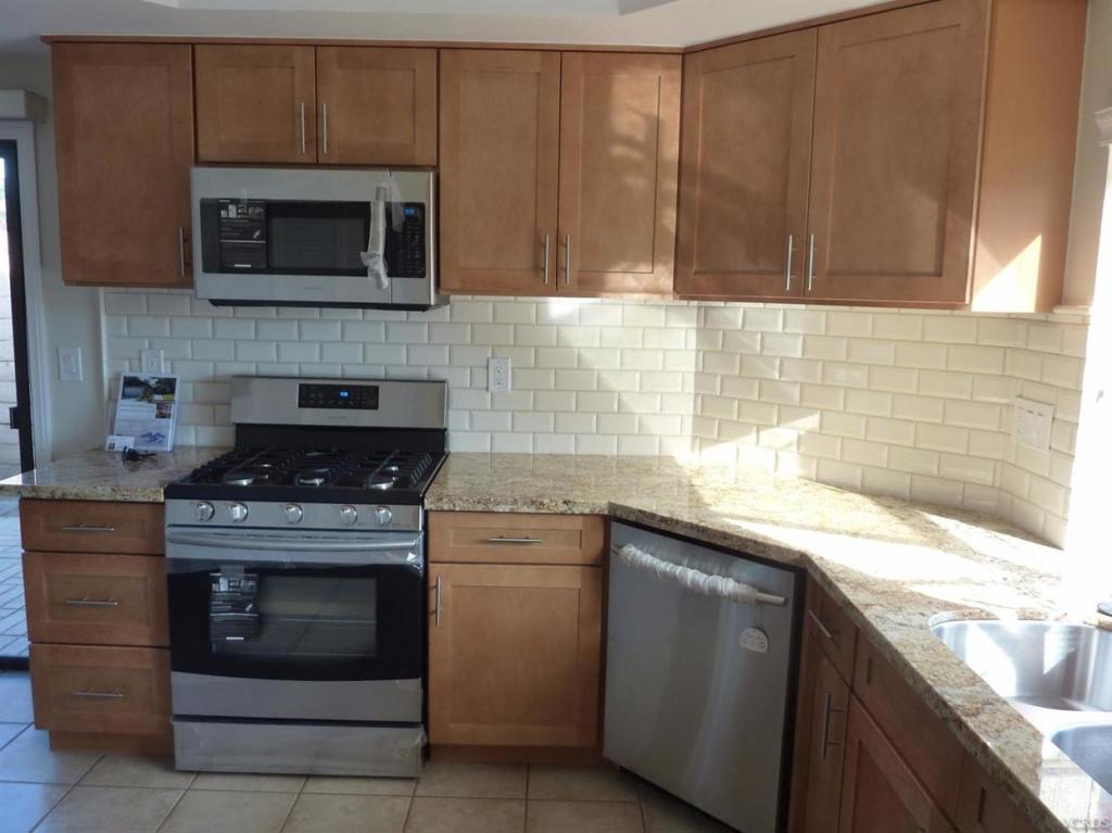 Woodside Green Patio Hms - 3087 - Residential Lease