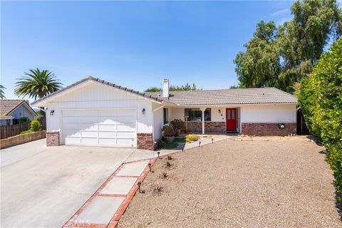 Photo of 411 Palomino Lane Ln, Paso Robles, CA 93446 (MLS # NS26176788)