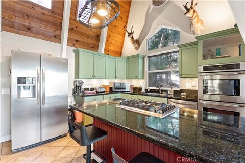 Photo of 664 Circle Dr, Lake Arrowhead, CA 92352 (MLS # IG25273447)