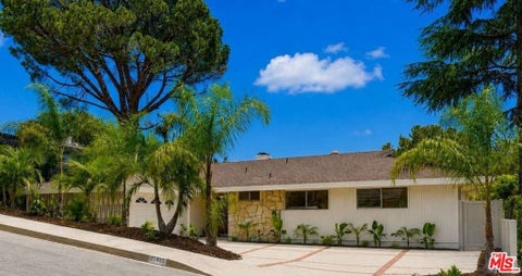 Photo of 11425 Dona Evita Drive, Studio City, CA 91604 (MLS # 26844413)