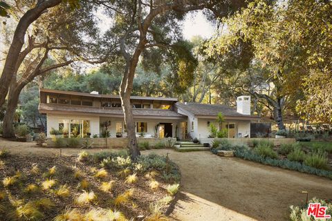 Photo of 465 Cold Canyon Road, Calabasas, CA 91302 (MLS # 26828371)