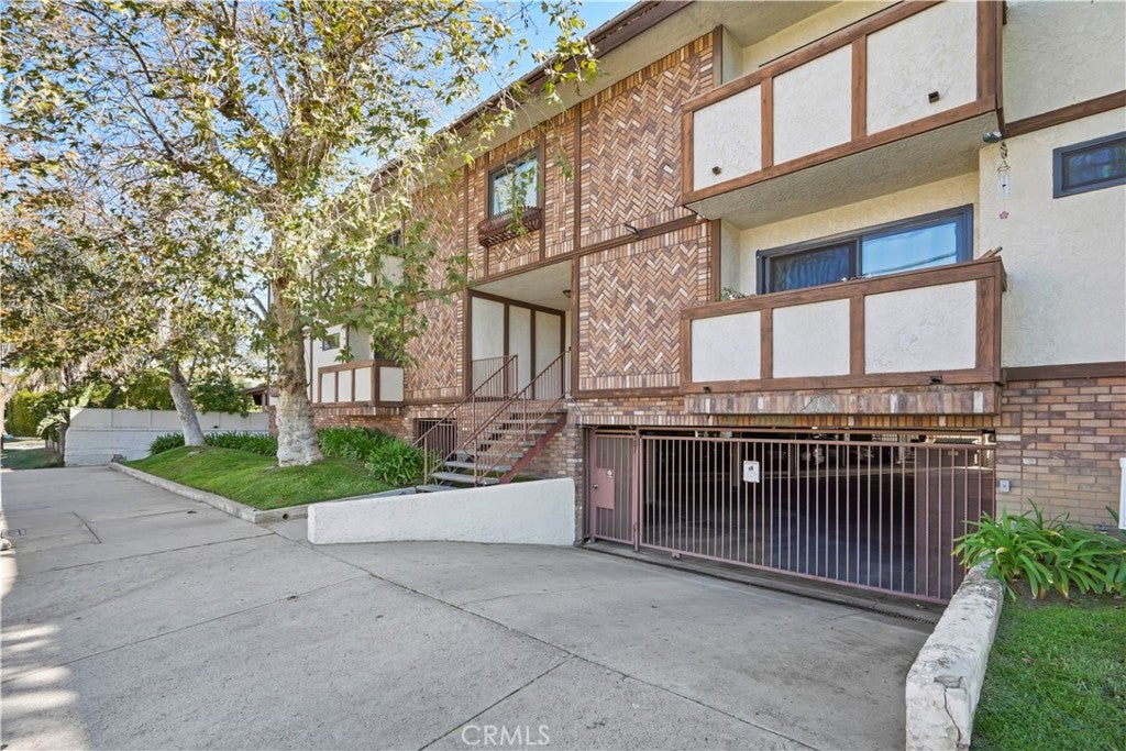6250 Fulton AVE