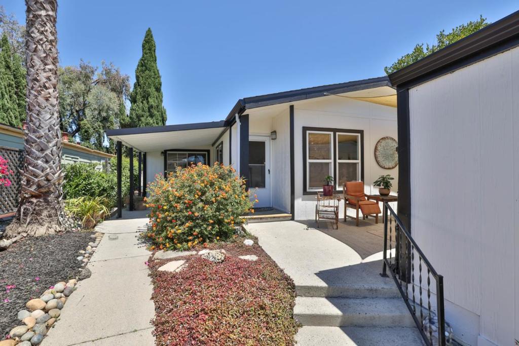 4271 N First Street 20