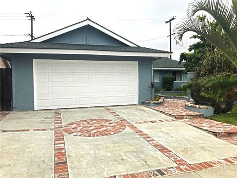 Photo of 20011 Shorewood Cir, Huntington Beach, CA 92646 (MLS # OC25275162)