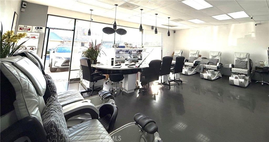 12391 Valley View Street