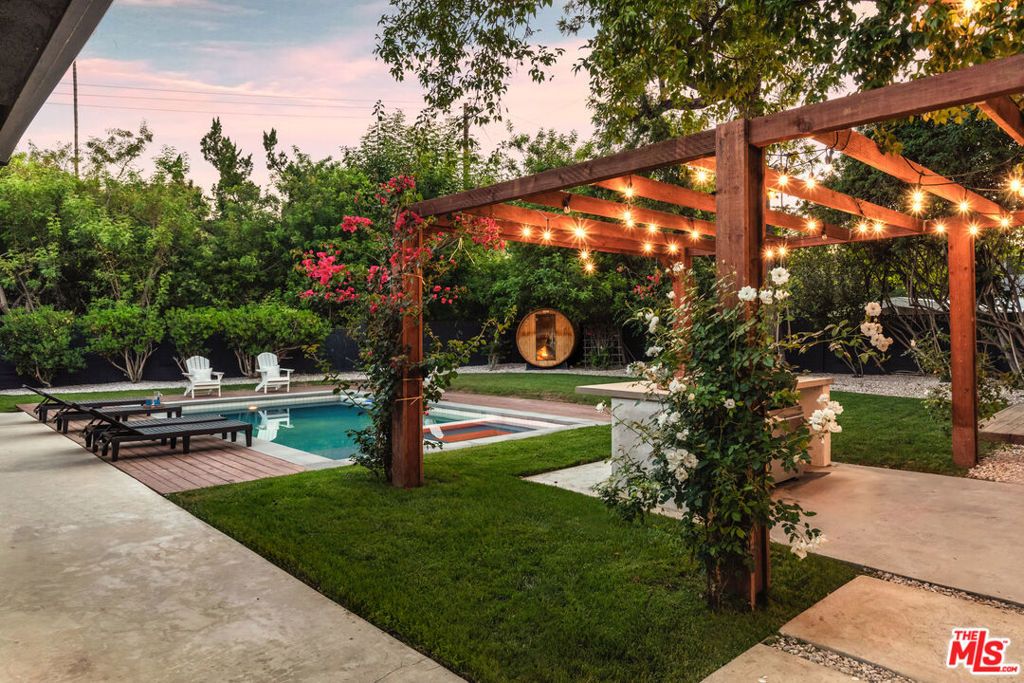 Photo of 5831 Elba Place, Woodland Hills, CA 91367 (MLS # 25575485)