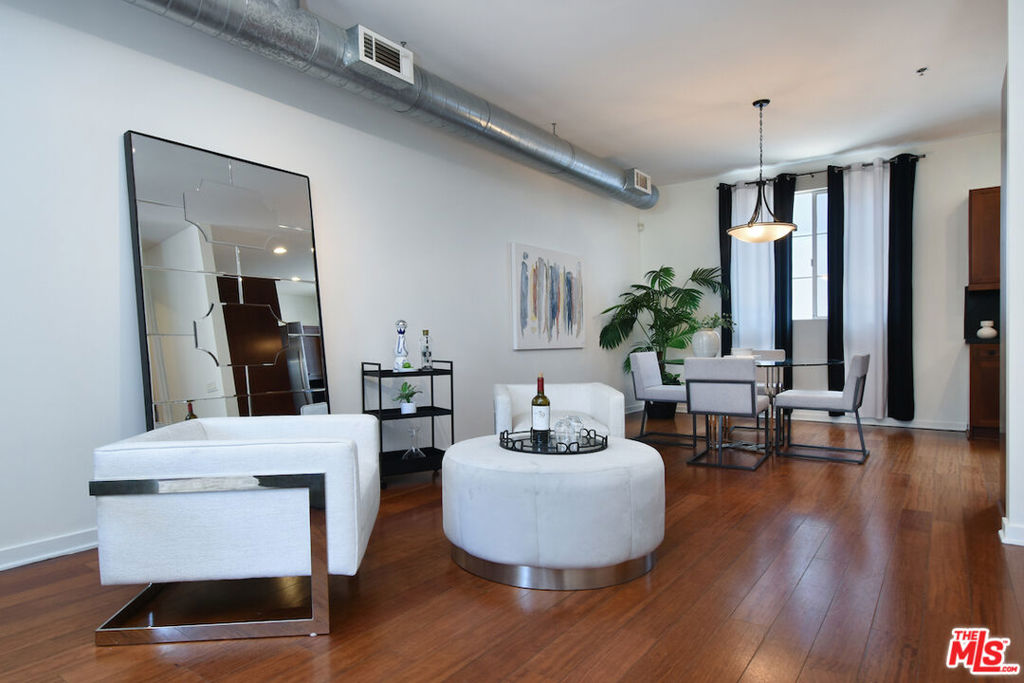 5350 Playa Vista Drive 14