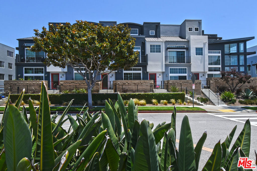 5350 Playa Vista Drive 14