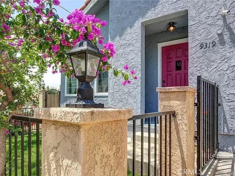 Welcome to this beautifully maintained two-story home in one of Chatsworth's most peaceful and family-friendly neighborhoods. Boasting 1,788 sq ft of living space, this warm and inviting residence offers 3 bedrooms, 3 bathrooms, and a thoughtfully designed floor plan that blends comfort, style, and functionality—perfect for growing families or anyone looking for room to spread out.
Step inside to an open and airy layout highlighted by vaulted ceilings and large dual-pane windows that flood the home with natural light. The spacious living room features a cozy brick fireplace, ideal for relaxing evenings, and flows effortlessly into the dining area—perfect for shared meals and entertaining guests.
The bright kitchen includes modern appliances, generous storage, and direct access to a private backyard—a great setup for weekend barbecues, playtime, or morning coffee. The low-maintenance landscaping and welcoming front yard add to the home’s curb appeal.
Upstairs, the primary suite features a walk-in closet and an ensuite bathroom with dual sinks and a jetted soaking tub for ultimate relaxation. Two additional bedrooms offer ample space for kids, guests, or a home office.
Additional highlights include:
Central air & heating
Attached 2-car garage with laundry hookups
Laminate flooring throughout
Convenient location near parks, hiking trails, shopping centers, and the 118 Freeway
Just minutes to the Chatsworth Metrolink Station for easy commuting
This charming home combines indoor comfort with outdoor enjoyment in a quiet, well-connected neighborhood. Available now—don’t miss your chance to lease this spacious and welcoming property!