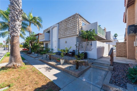 Photo of 422 22nd Street #B, Huntington Beach, CA 92648 (MLS # OC26224590)