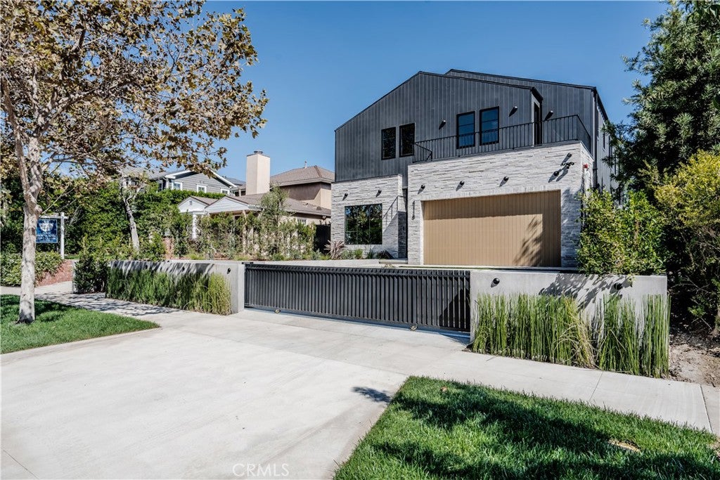 4118 N Wilkinson Avenue