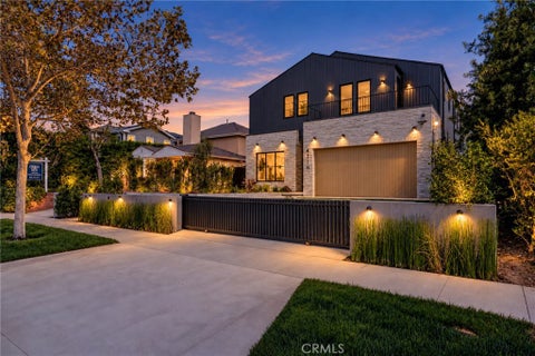Photo of 4118 N Wilkinson Avenue, Studio City, CA 91604 (MLS # SR26219066)