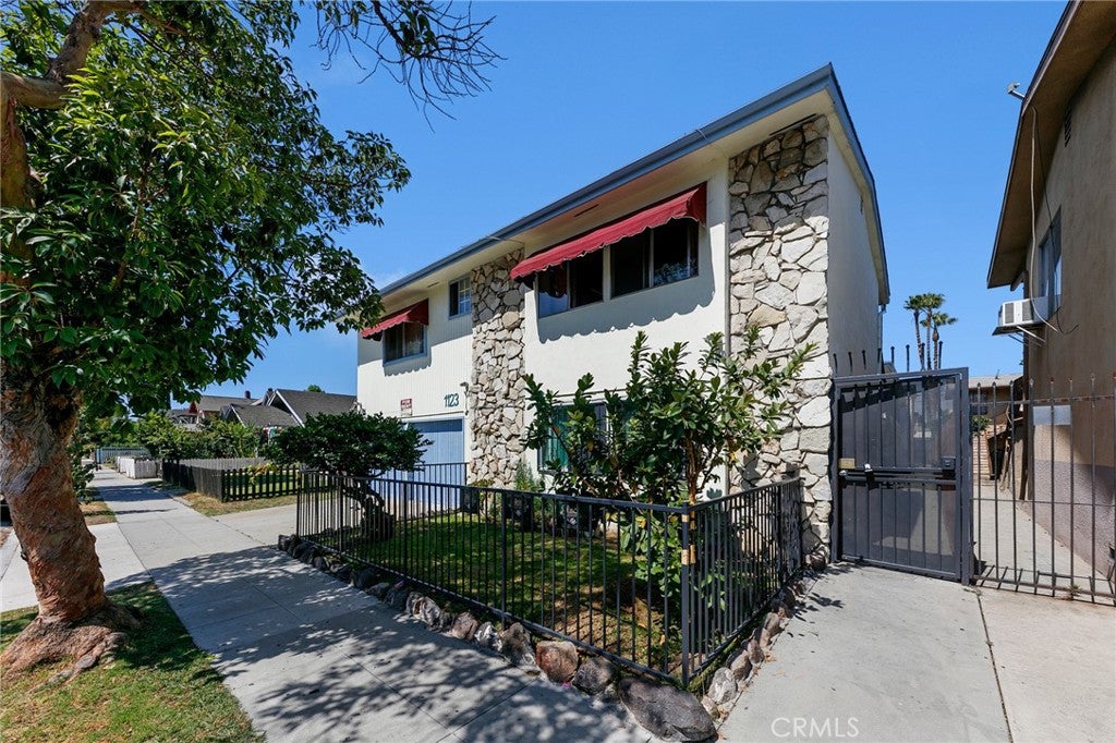 1123 Cedar