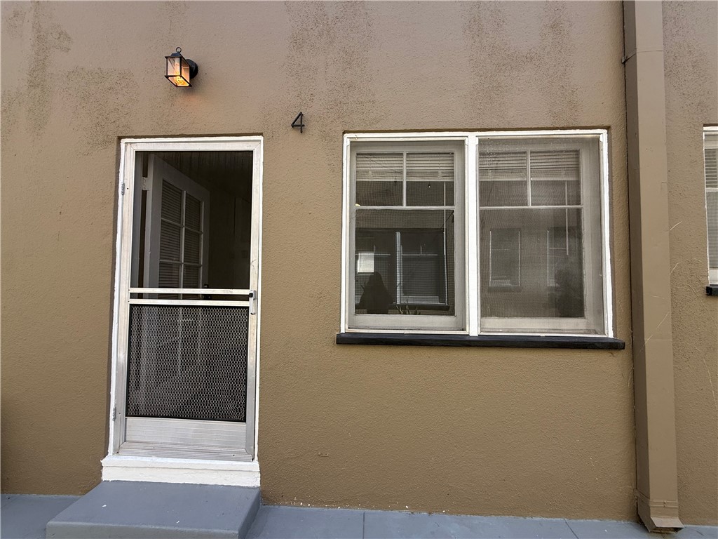 Live in the Heart of Old Towne Orange – Walkable, Stylish, and Full of Character
Welcome to 253 S Lemon St Unit 4 – a beautifully updated cozy 720 sq ft, 2-bedroom, 1-bath apartment home for lease in the vibrant Old Towne Orange Historic District.
Perfect for those looking for an ideal mix of charm, convenience, and lifestyle.
Why You’ll Love It Here:
Location, Location, Location – Just steps from the iconic Orange Circle, with walkable access to the area's best coffee shops, trendy boutiques, antique stores, and award-winning restaurants.
Classic Style – Enjoy a light-filled living space with french windows and original hardwood floors, along with an eat-in farmhouse kitchen that adds classic charm to this historic 1920’s courtyard home.
Smart Layout – Downstairs kitchen and living areas create a cozy entertaining space, while two upstairs bedrooms offer quiet privacy to recharge. Relax in the timeless comfort of a clawfoot soaking tub in the upstairs bath .
Everyday Convenience – On-site laundry, a well-maintained community, and quick freeway access mean less stress and more time to enjoy life.
Close to Everything – Minutes from Chapman University, and centrally located for commutes to Anaheim, Irvine, or DTLA using the Orange Metro.
This home gives you the best of both worlds – historic charm and modern convenience in one of Orange County’s most desirable neighborhoods.
Make your move. This one won’t last. Schedule your tour today and discover why Old Towne Orange is the perfect place to call home.
