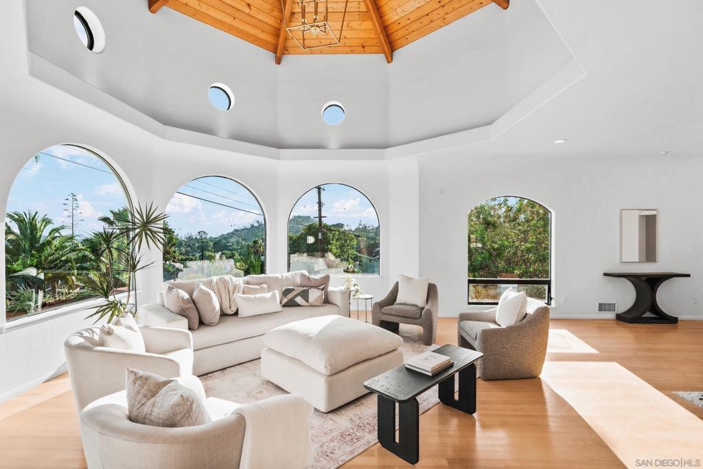4557 Mayapan Dr