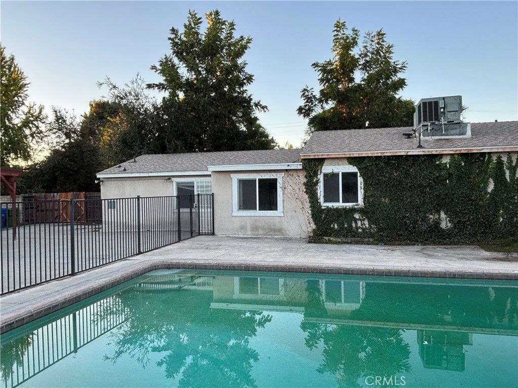 Photo of 15145 Haynes, Van Nuys, CA 91411 (MLS # OC25250507)