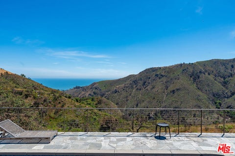 Photo of 1120 Cumbre Alta Court, Pacific Palisades, CA 90272 (MLS # 26648269)
