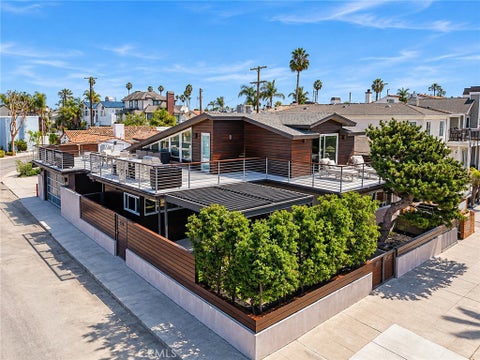 Photo of 56 The Colonnade, Long Beach, CA 90803 (MLS # PW26199778)