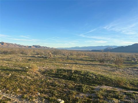 Photo of 26 Pipeline, Lucerne Valley, CA 92356 (MLS # HD25282070)