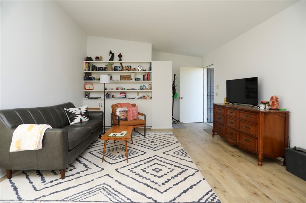 4819 Morales