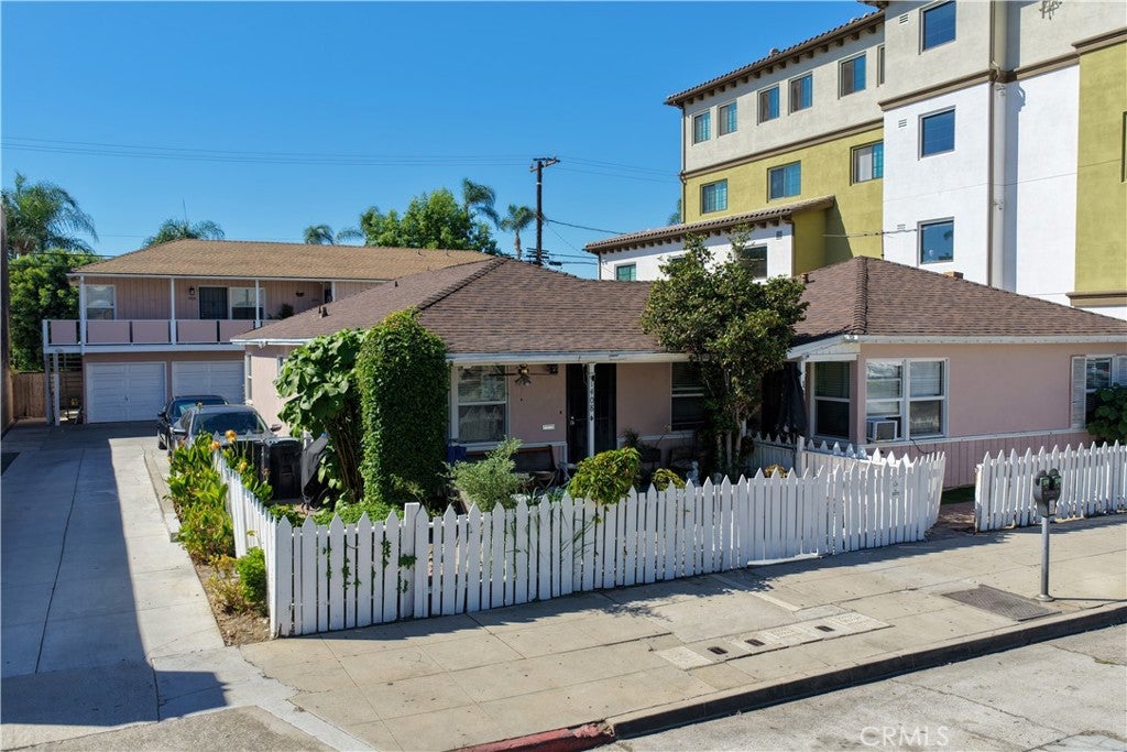 1408 N Sycamore