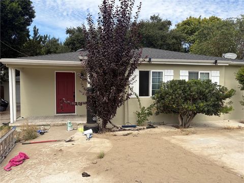 Photo of 5767 Saint Clair AVE, Valley Village, CA 91607 (MLS # SR26155738)