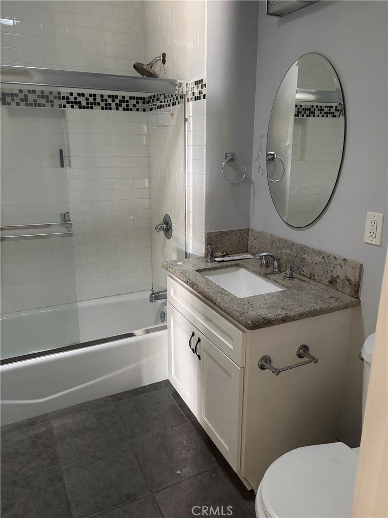 5767 Saint Clair