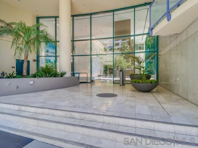 555 Front St 205