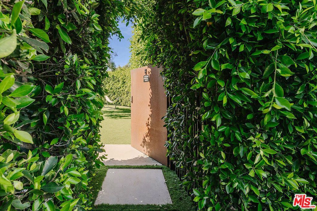 Photo of 2643 Stoner Avenue, Los Angeles, CA 90064 (MLS # 26674027)