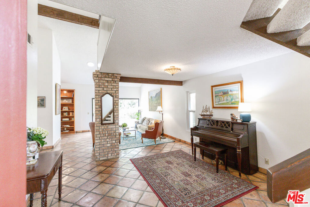 449 Willamette Lane