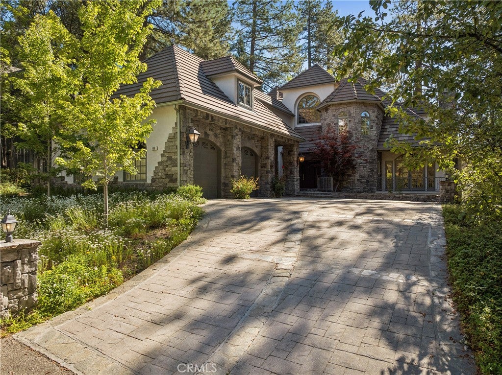 699 Brentwood