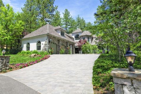 Photo of 699 Brentwood Dr, Lake Arrowhead, CA 92352 (MLS # IV25280879)