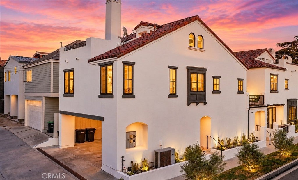 Photo of 3440 4th Avenue, Corona Del Mar, CA 92625 (MLS # PW26213127)
