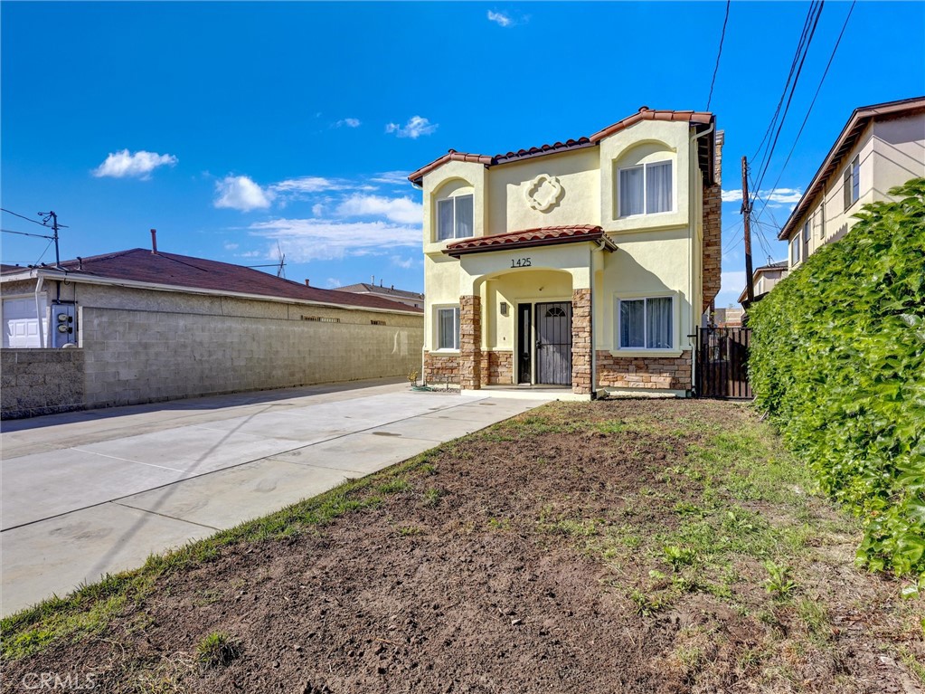 1425 W 145th