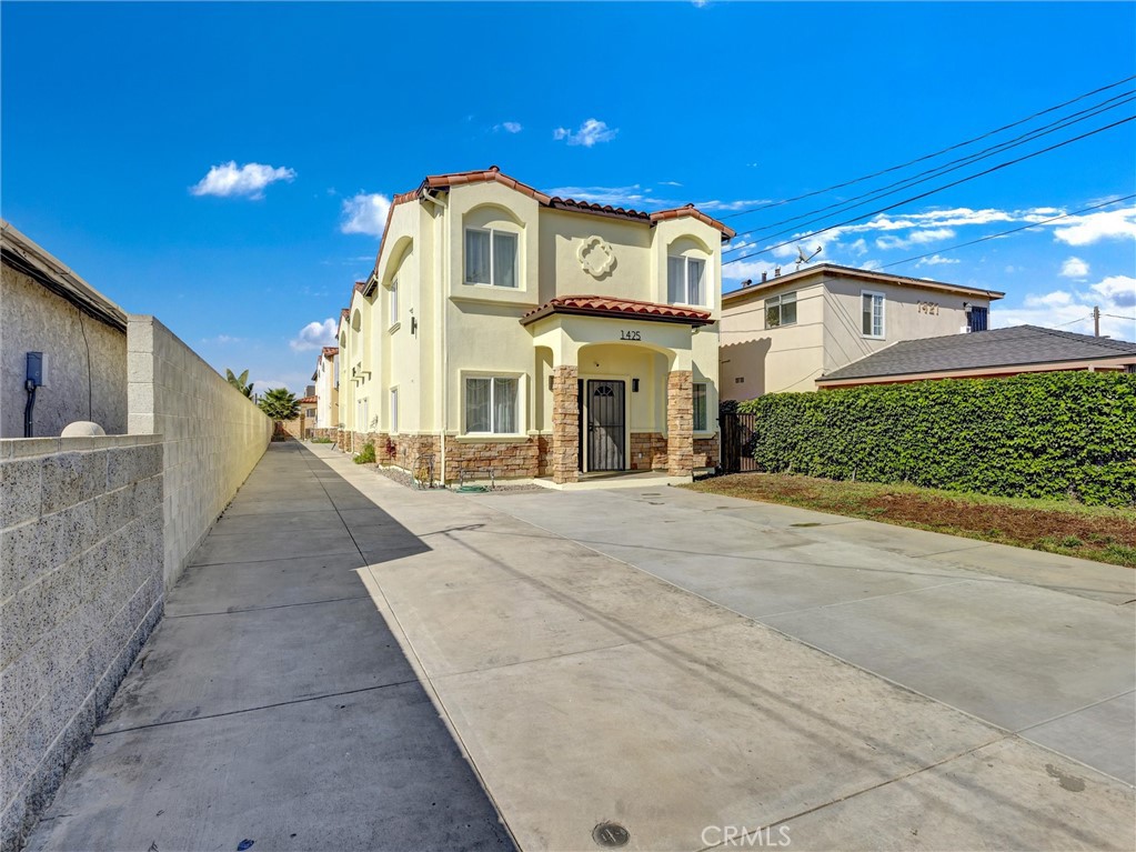 1425 W 145th