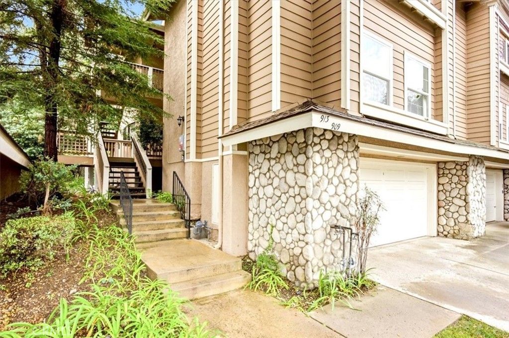 Photo of 909 Lotus Circle, San Dimas, CA 91773 (MLS # CV26057927)