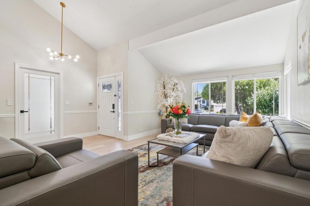 25 Hilltop Court