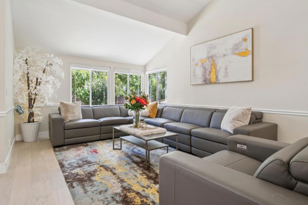 25 Hilltop Court