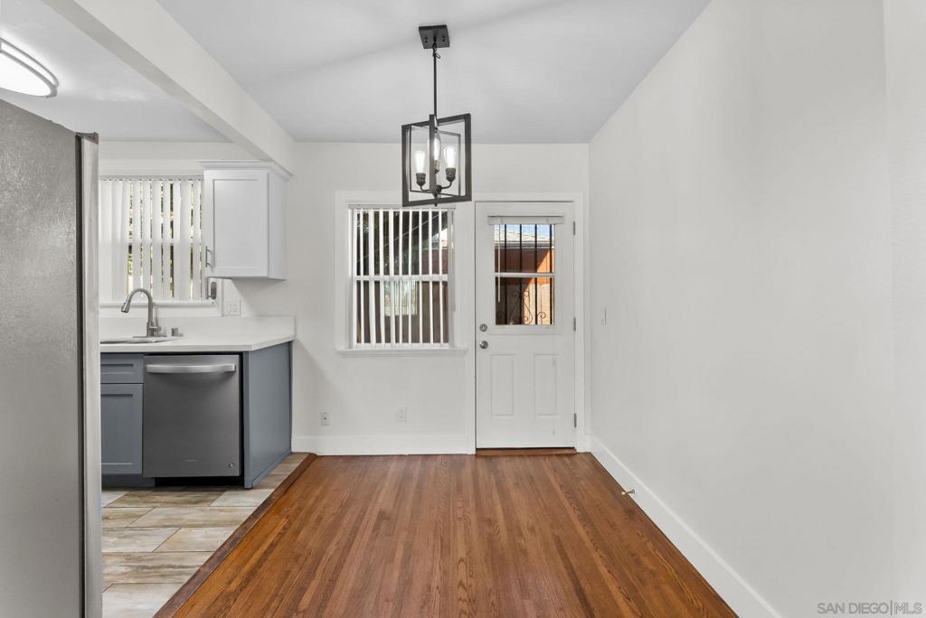 4454 60 52nd Street