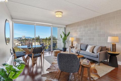 Photo of 1 Kelton Ct Ct #2D, Oakland, CA 94611 (MLS # 41127115)