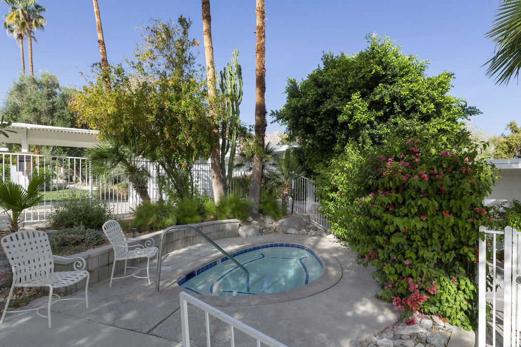 Chalet Palms - Residential