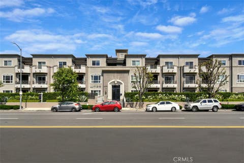 Photo of 4424 Whitsett Avenue #107, Studio City, CA 91604 (MLS # SR26121512)